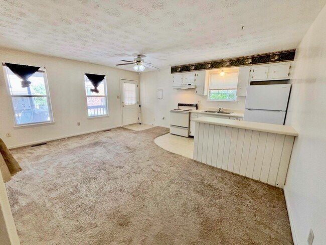 Building Photo - Lease Up 120