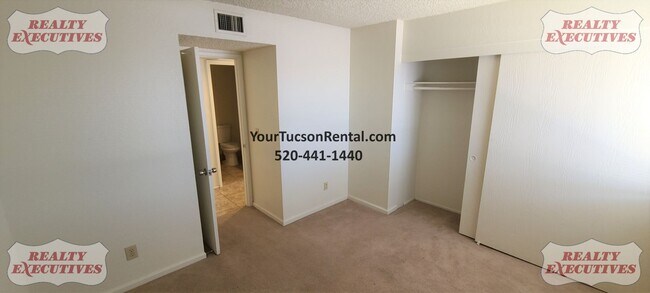 Building Photo - 22nd & Kolb Area Condo - Upstairs unit in ...