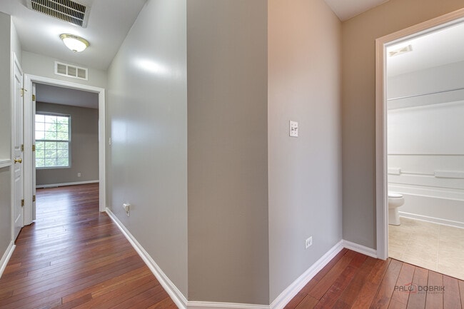 Building Photo - 496 Belvedere Ln