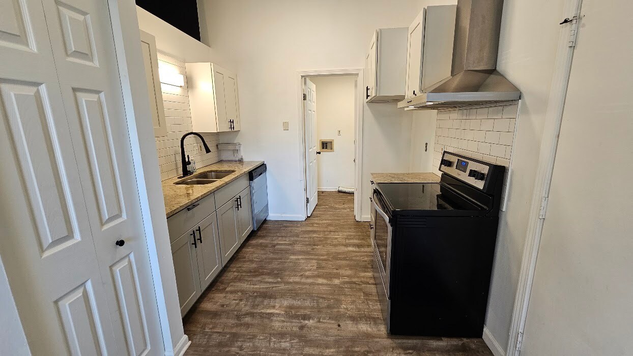 Kitchen - 626 Woods Crossing Dr