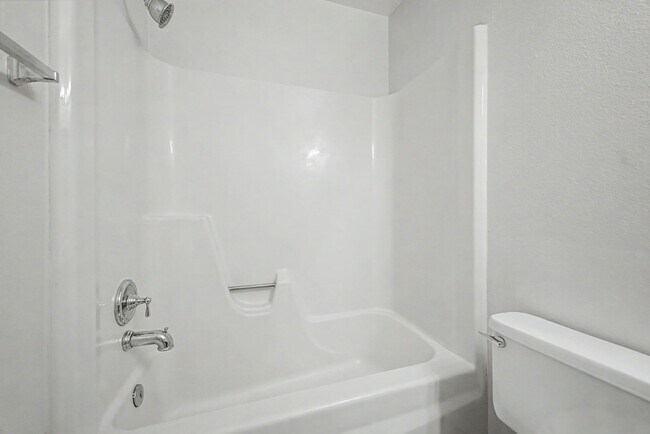 Building Photo - Beautiful 3 Bedroom Home with Large Grass Yard