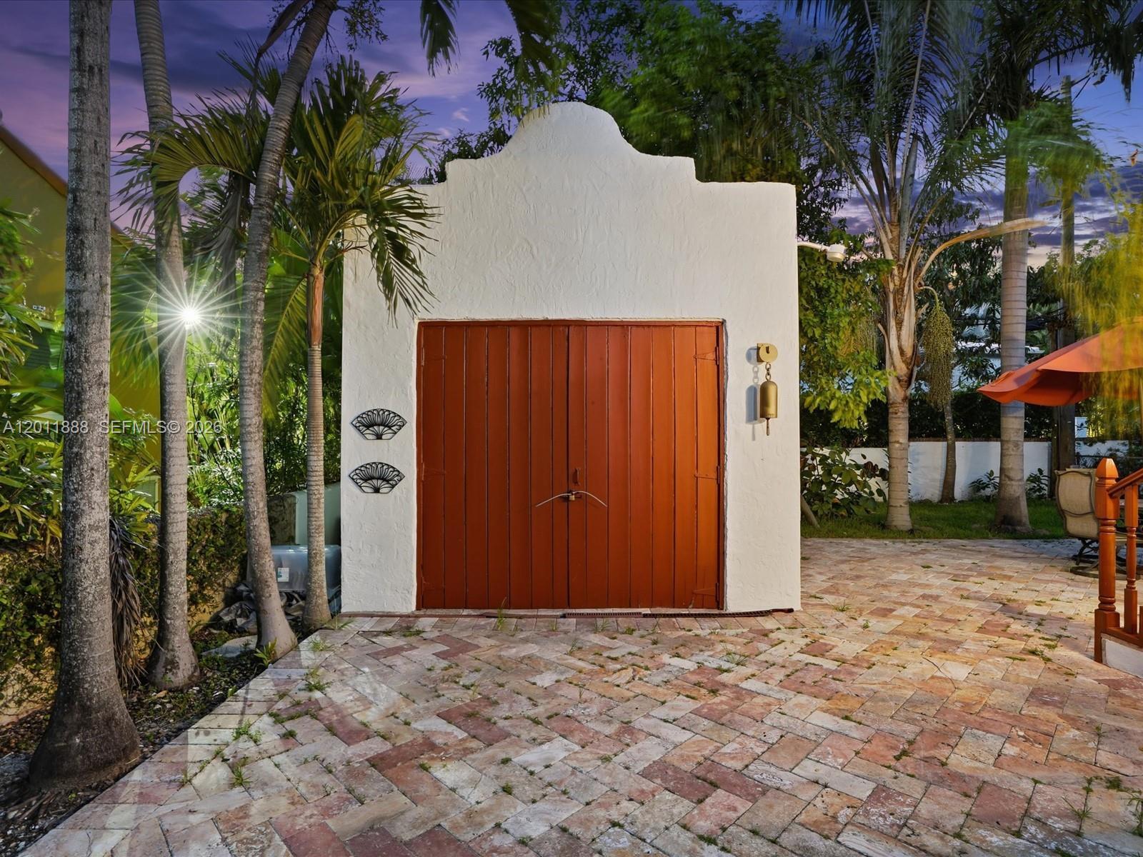 Building Photo - 1135 Asturia Ave