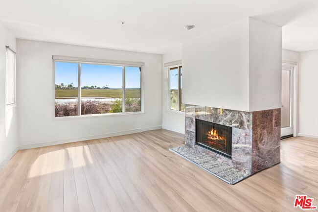 Primary Photo - 4297 Carpinteria Ave