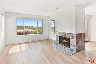 Building Photo - 4297 Carpinteria Ave