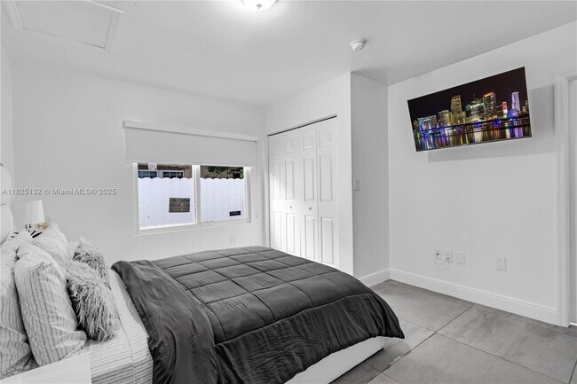 Building Photo - 342 NW 46th St