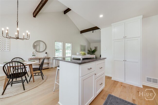 Building Photo - 315 Davis St