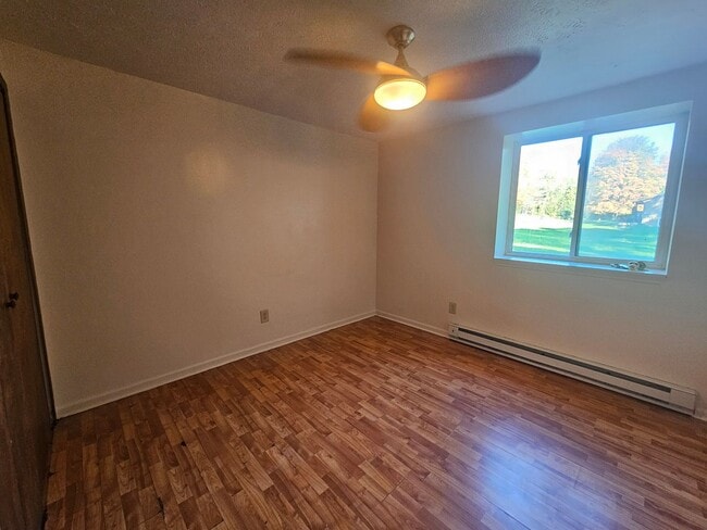 Building Photo - 4790 Sunnybrook Rd
