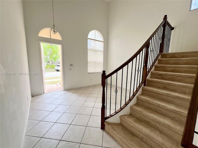 Building Photo - 15562 SW 50th Ct