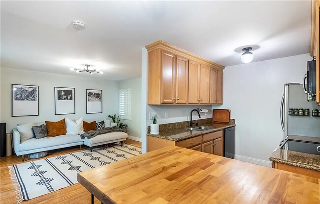 Building Photo - Executive Bixby Village condo with gorgeou...