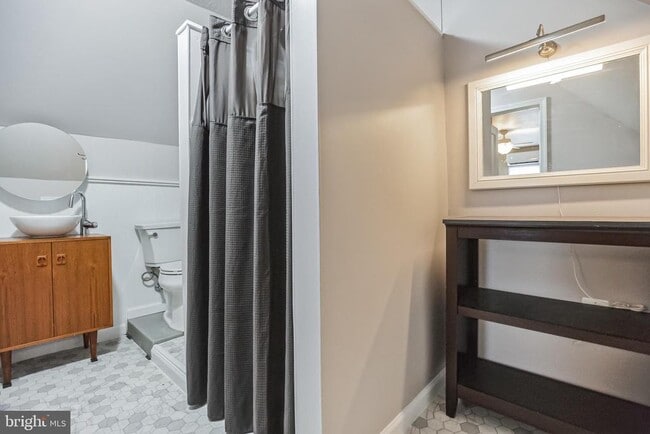 Building Photo - 808 Monroe Ave