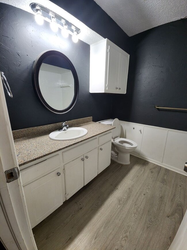 Building Photo - Charming 5 Bedroom Home- Your Path to Homeownership Starts Here!