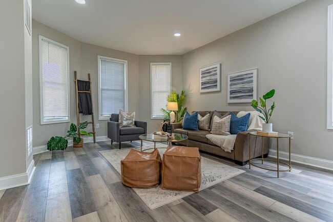 Building Photo - Spacious 6-Bedroom Home – Perfect for Large Families or Groups!