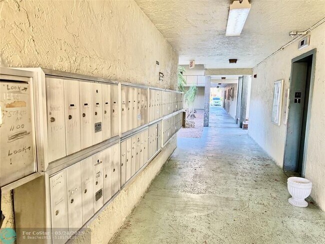 Building Photo - 1810 N Lauderdale Ave