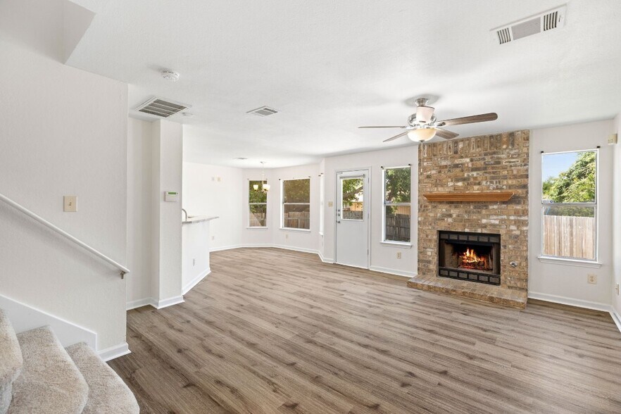 Building Photo - 1202 Green Terrace Dr