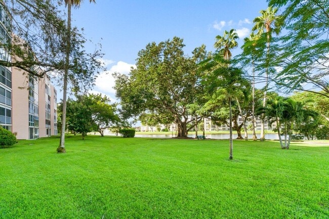 Building Photo - 14623 Bonaire Blvd