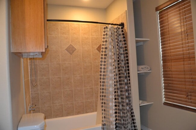 Building Photo - 109 Ramon Cardenas Dr