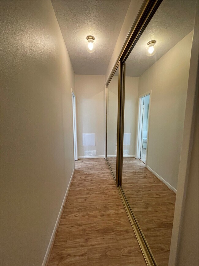 Building Photo - 12 Hallmark Dr