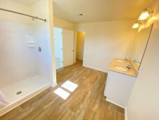 Building Photo - 233 Wahoo Cir