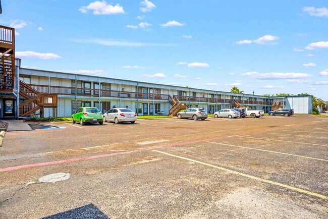 Building Photo - 2025 Eleventh Street-SI FL1-ID1023252P