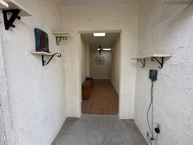 Building Photo - 724 Espada Dr