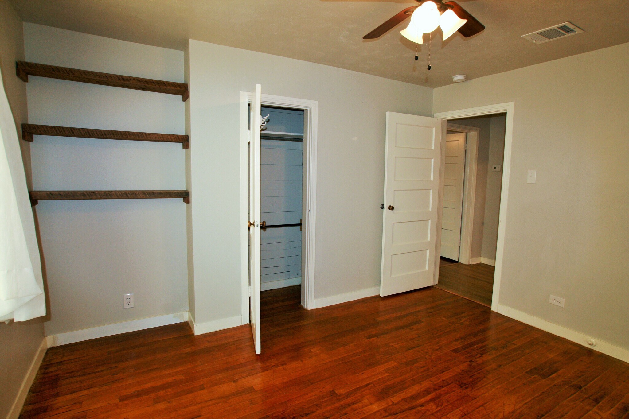 Master Bedroom - 404 Briggs St