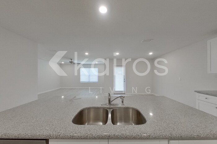 Building Photo - 4648 Malay Cir
