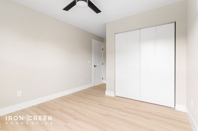 Building Photo - Modern 3-Bed/2.5-Bath Home with Fenced Yar...