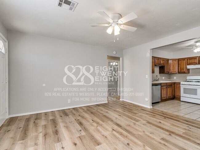 Building Photo - AVAILABLE NOW! Super Cute 2 Bed/1 Bath with HUGE backyard in Bethany!