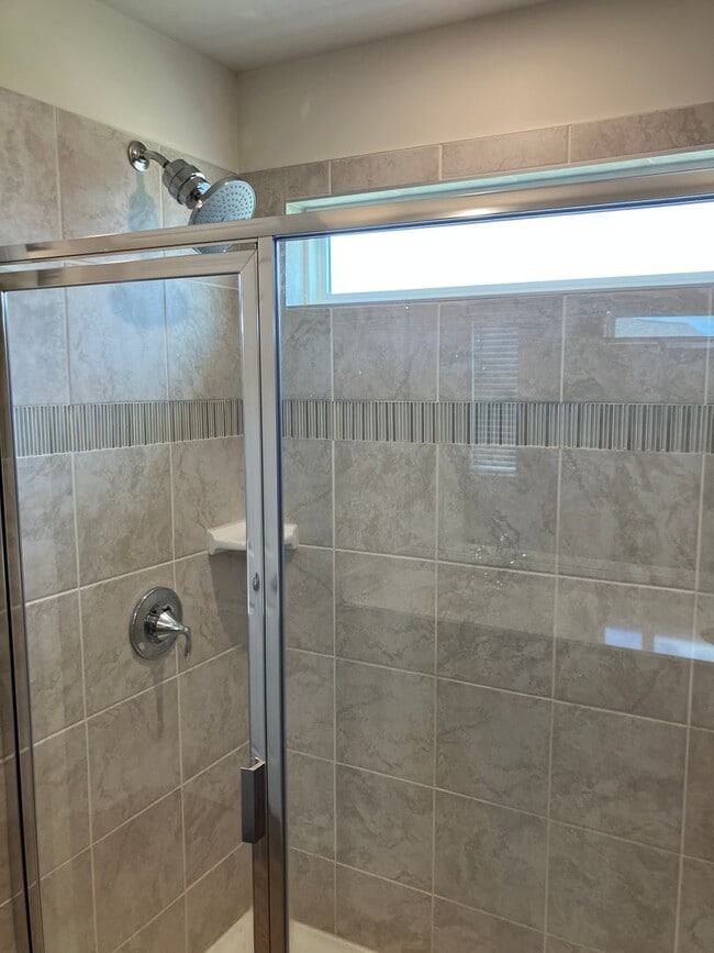 Building Photo - Beautiful Like new 3 bedroom Home in Gambi...