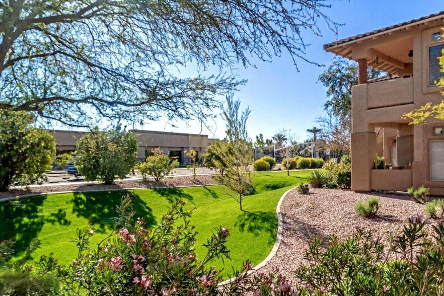 Building Photo - 9220 E Raintree Dr