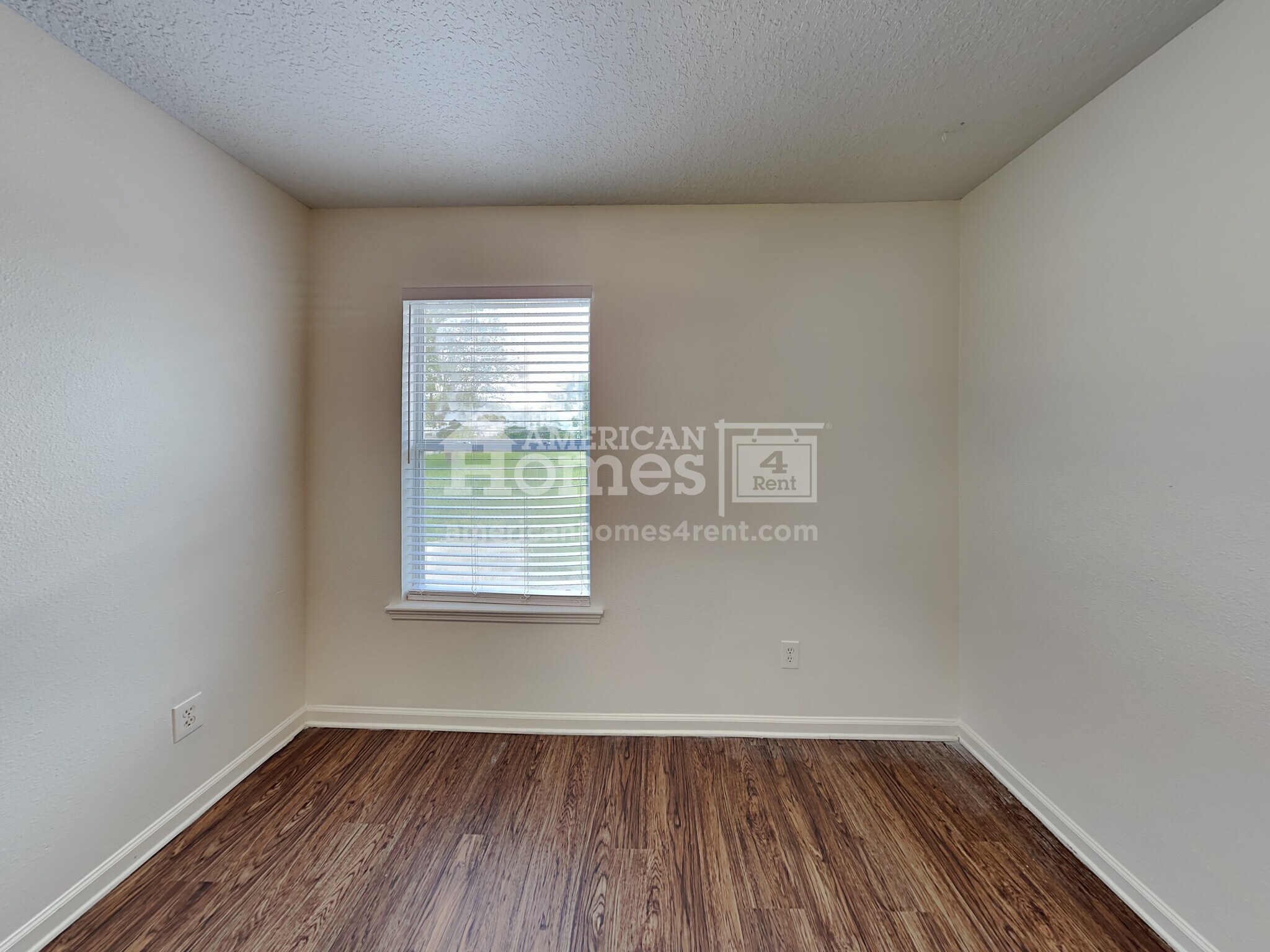 Building Photo - 224 N Lake Cunningham Ave