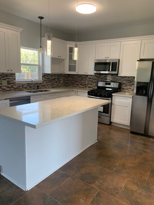 Building Photo - 14203 Cloverhill Blvd