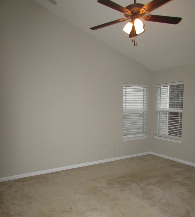 Building Photo - Large Home With Double Car Garage in Catawba Hills