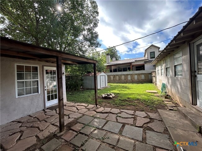 Building Photo - 1030 Cole Ave