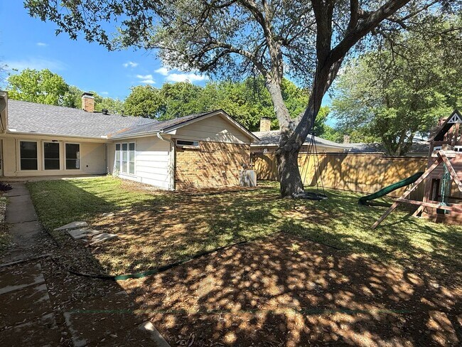 Building Photo - AVAILABLE NOW!!! Beautiful 4-bedroom, 2.5-bath home in the heart of Richardson
