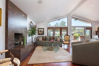 Building Photo - 7 treetop Ln
