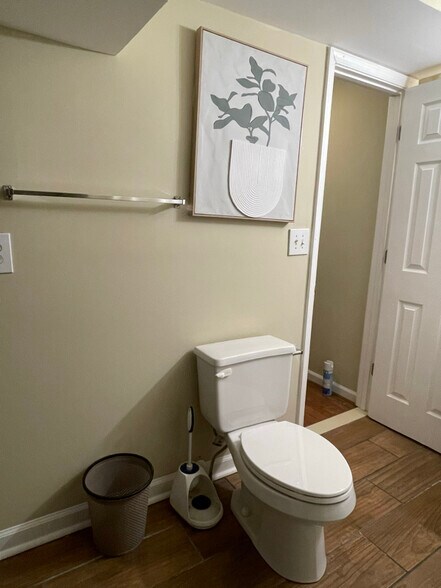 Building Photo - 888 W Lombard St