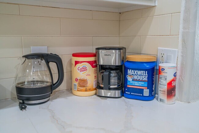 Building Photo - 1275 E University Dr