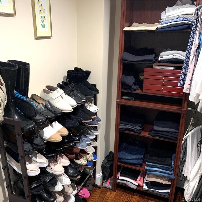 Building Photo - 521 W Park Ave