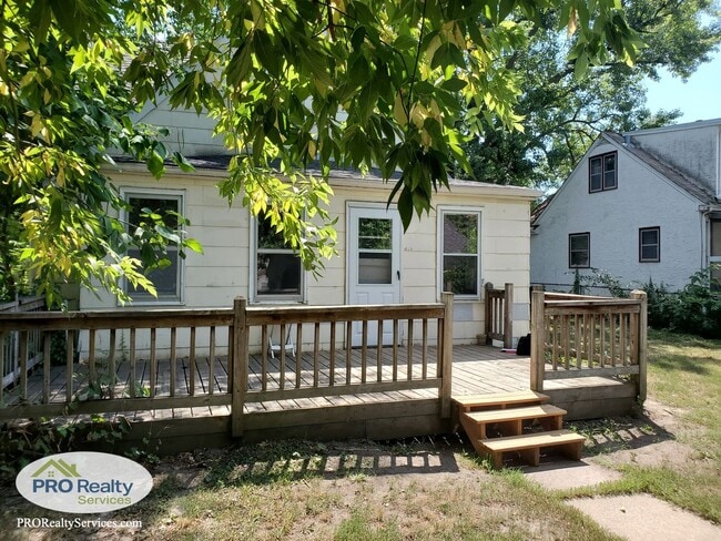 Building Photo - Charming 4 Bedroom Home