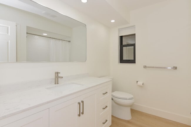 Building Photo - 1469 Vía Privada