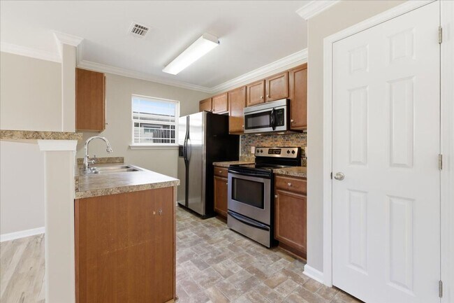 Building Photo - Private Backyard + Pet-Friendly Living Near Pooler & Savannah – Move-In Ready