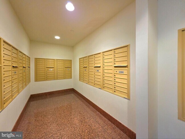 Building Photo - 1530 Key Blvd