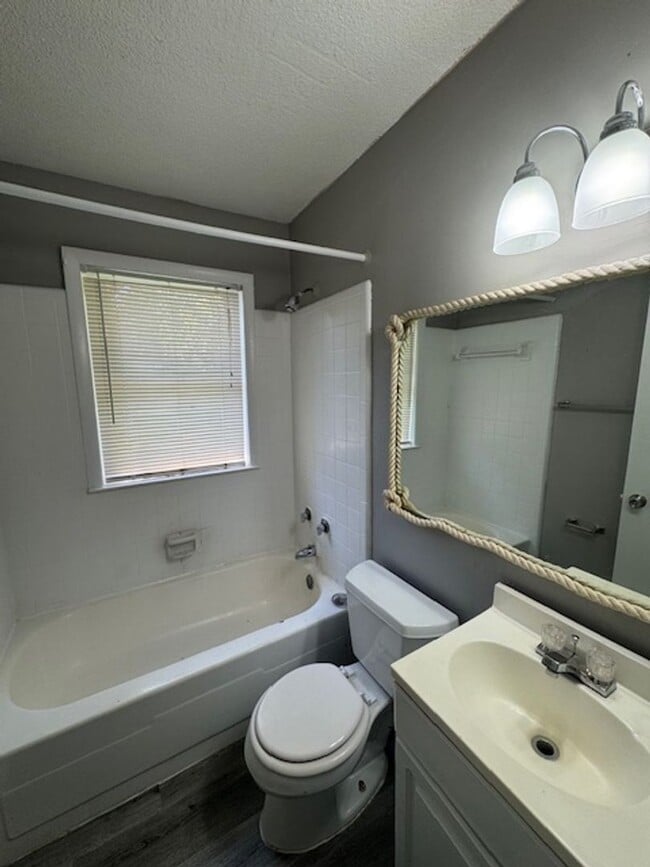 Building Photo - CREEKWOOD