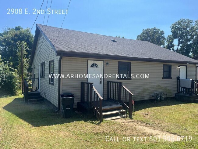 Primary Photo - 2908 E 2nd St