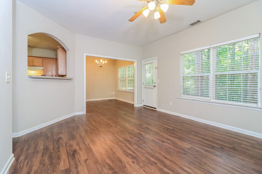 Building Photo - 204 Ranier Ct.