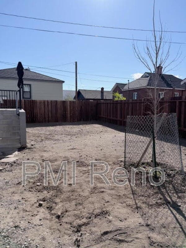 Building Photo - 613 E 2nd St