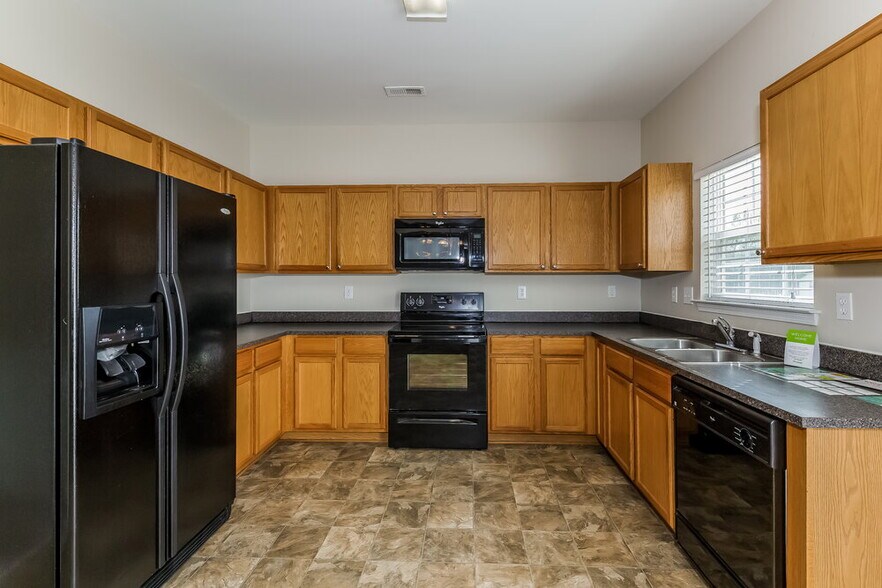 Building Photo - 4914 Lifeline Ln