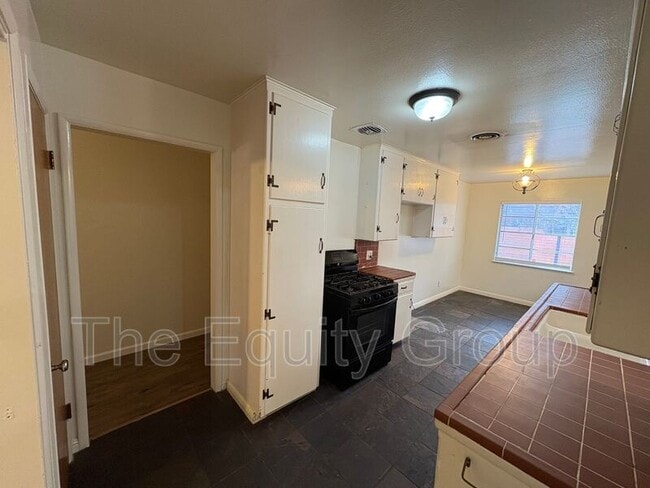 Building Photo - 1044 S Linda Vista St