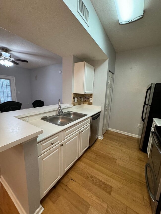 Building Photo - 2 BED 2 BATH CONDO CAPRI AT HUNTERS CREEK